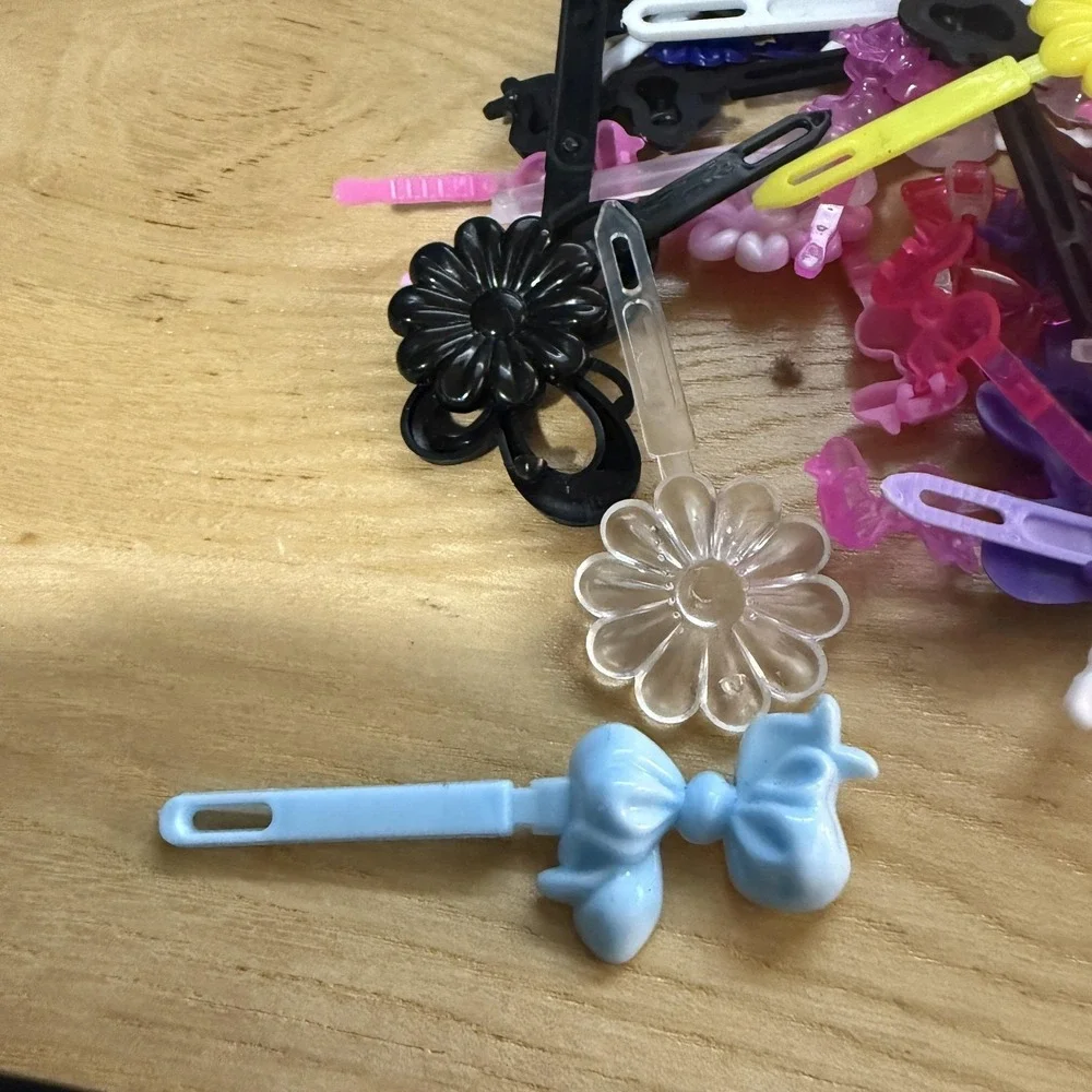 Lot of ~100 Vintage Plastic Hair Clips Barrettes Flowers Bows 80's 90's